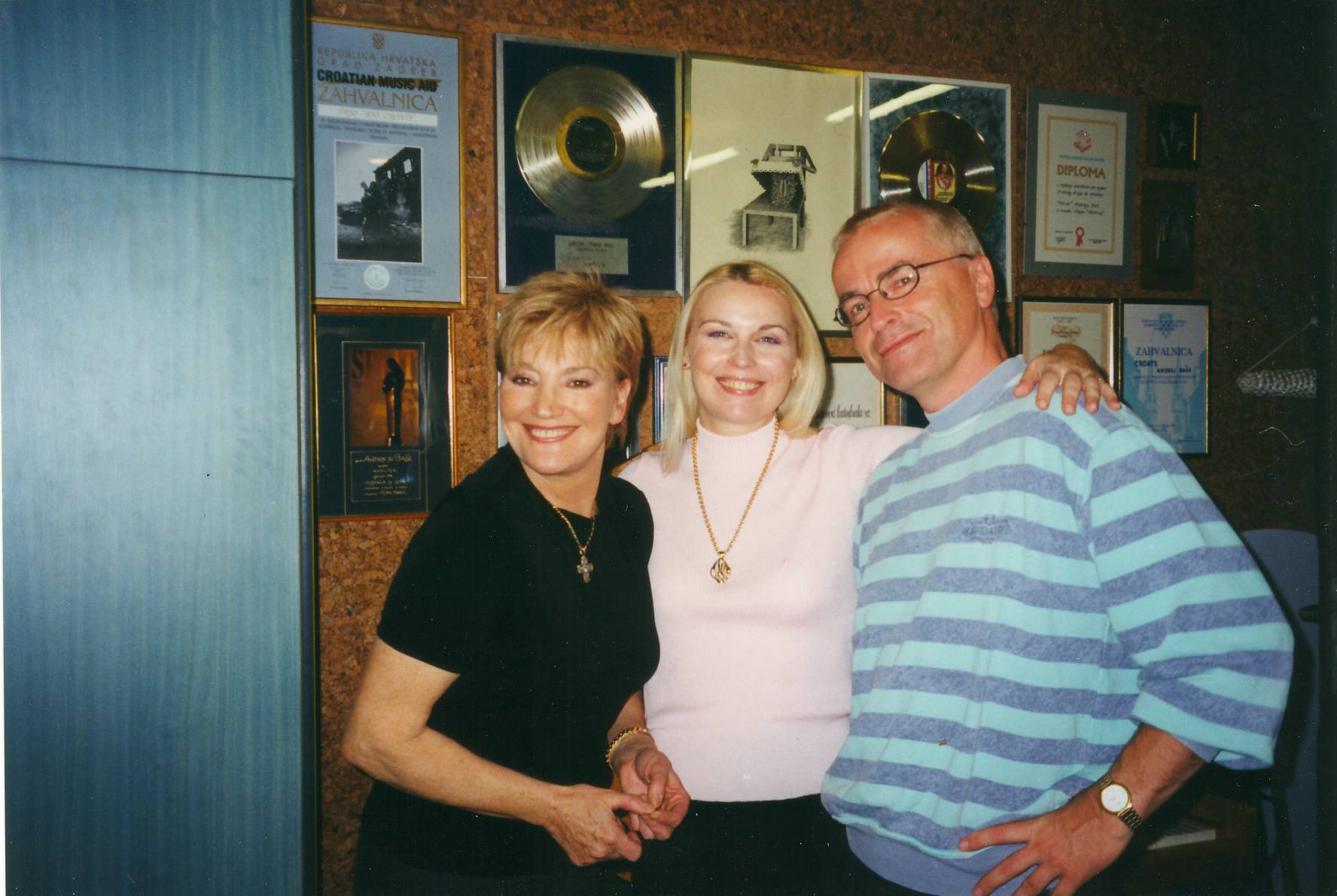 storyeditor/2024-03-25/2001-tereza-i-simona-u-studiu.jpg