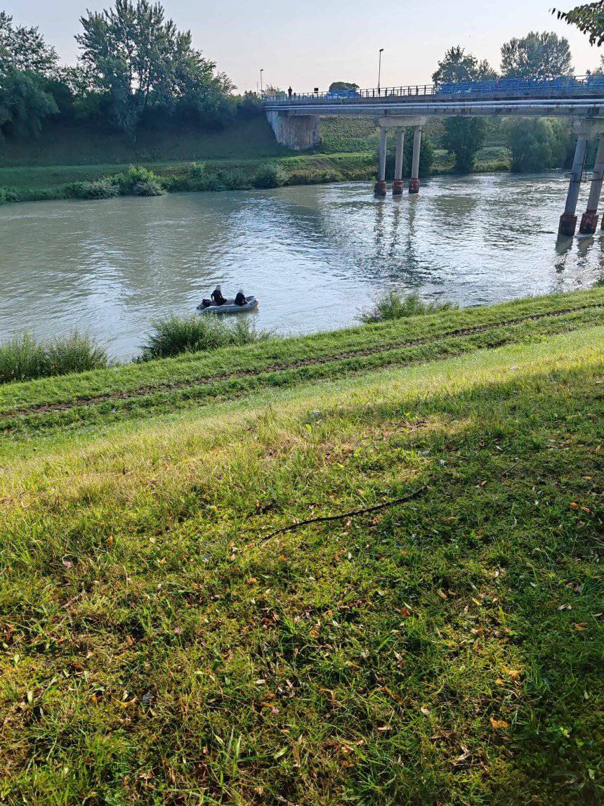 FOTO Auto sletio u kanal kod Varaždina: Policija intenzivno traga za vozilom i vozačem