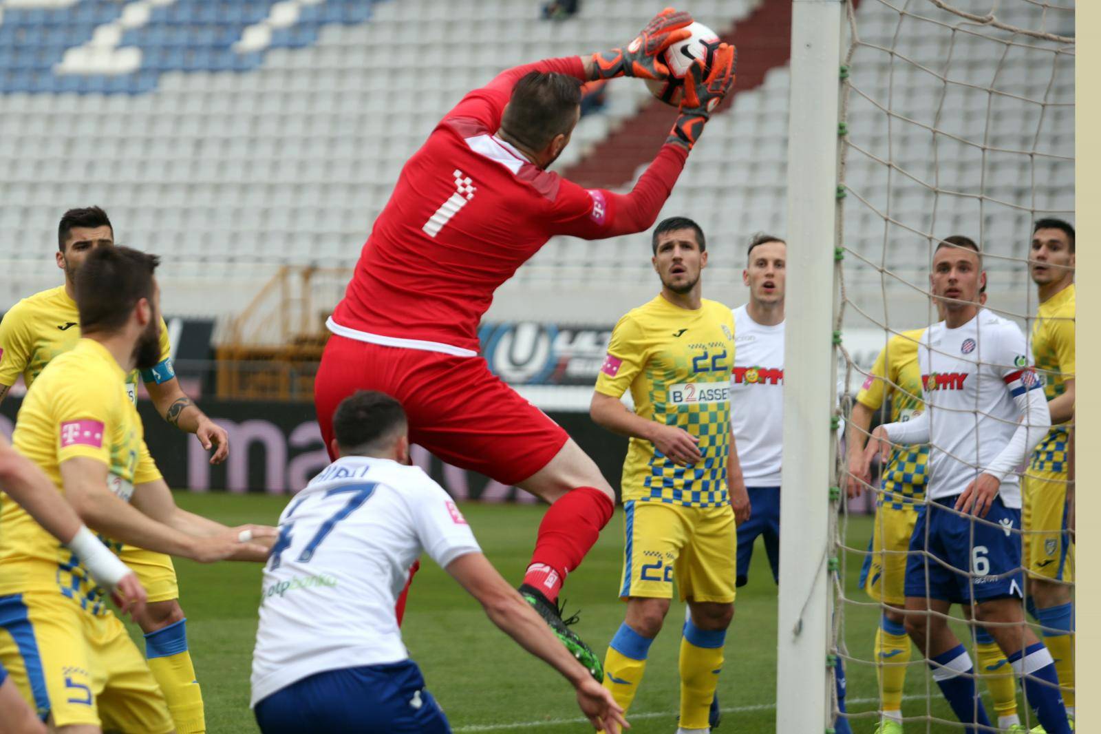 Nejašmić sedmi kapetan, debi bivšeg dinamovca i junak Mijo