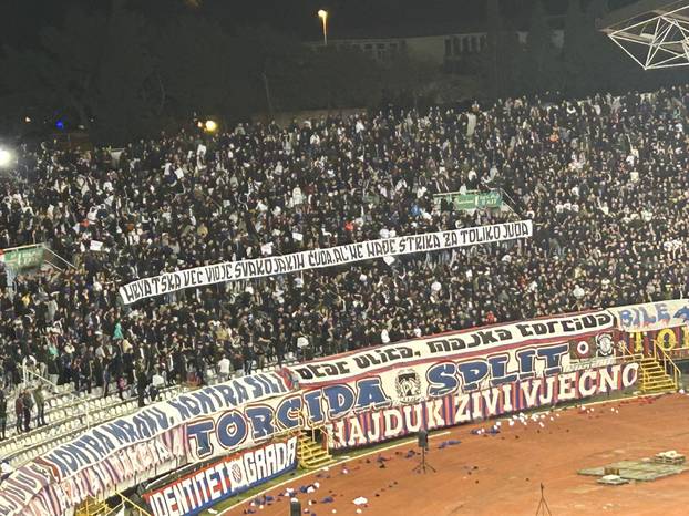 FOTO Torcida transparentima poslala nekoliko poruka: Evo što je pisalo na svakome od njih