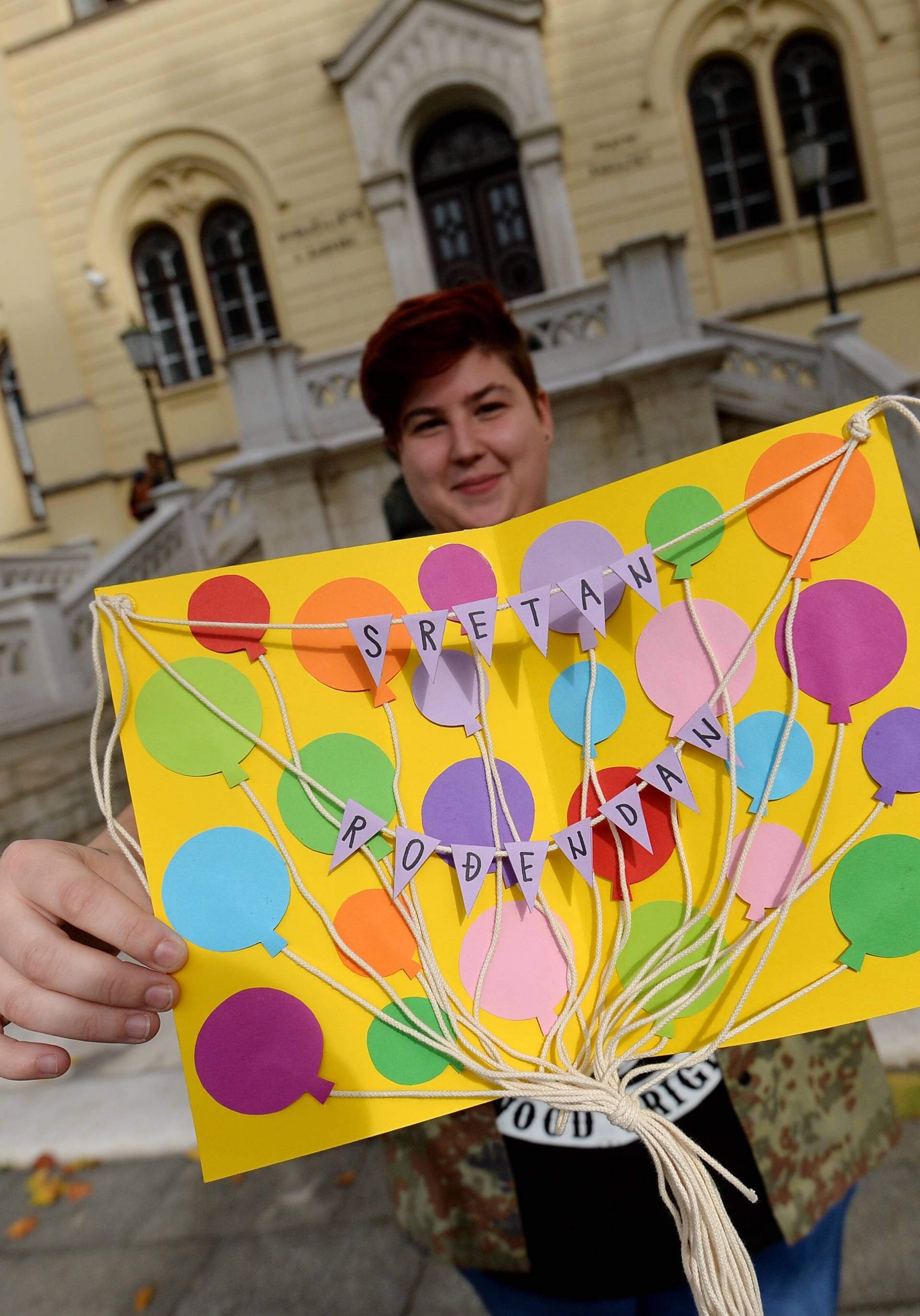 Studenti Borasu za rođendan donijeli tortu i znakovit poklon