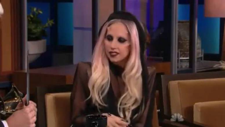 Lady GaGa kirurški je ugradila umetke na čelu i obrazima?