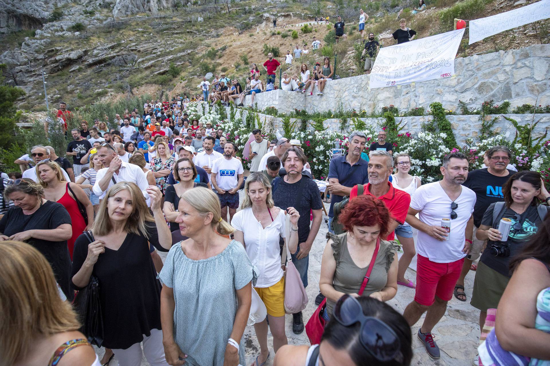 Brela: Festival bespravne gradnje i devastacije prirode na Vruji