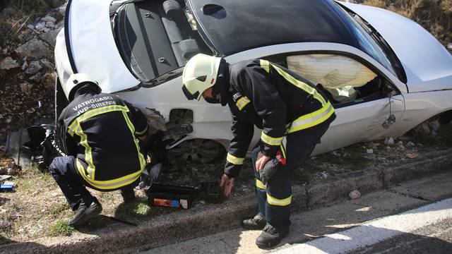 Pet ozlijeđenih u prometnoj: Za volan BMW-a sjeo bez vozačke