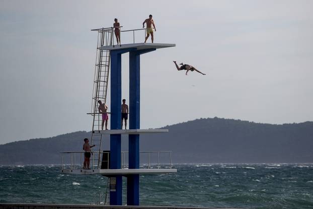 Zadar: Jesensko poslijepodne na skakaonici bazena Kolovare