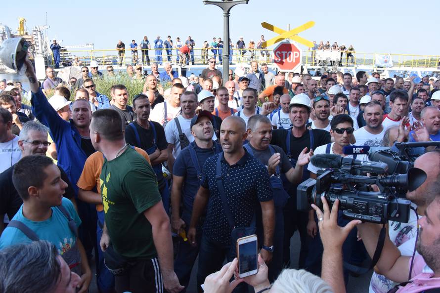 Drama u Puli: 'Neka se Vlada odluči. Radnicima je dosta igre'