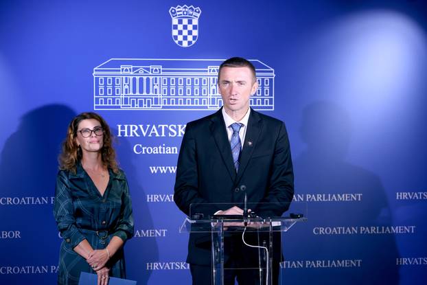 Zagreb: Ivan Penava predstavio je Vlatku Vukelić kao novu članicu Domovinskog pokreta