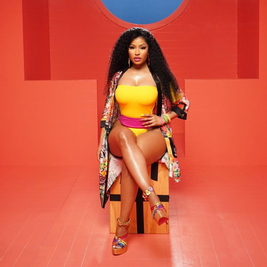 Nicki Minaj počastila fanove za rođendan: Skinula se do kraja, a u rukama drži svečanu tortu