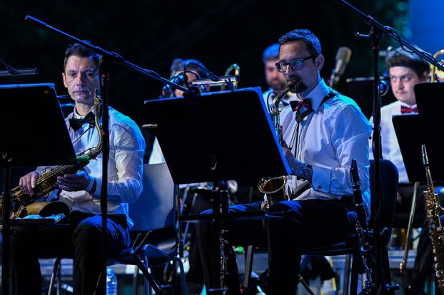 Zagreb Classic Open Air: Jazz orkestar HRT-a nastupio pod ravnanjem Mirona Hausera
