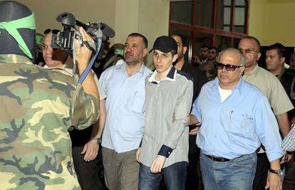 Gilad Shalit (25) stigao kući, dočekale ga tisuće Izraelaca