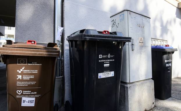 Zagreb: Stanari u Trnskom izmislili su patent za zaključavanje kanta za smeće