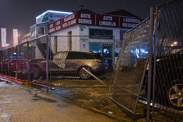 Zagreb: Auto se zaletio u izlog u Maksimirskoj ulici