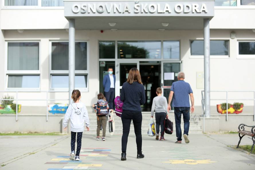 Zagreb: Ponovno otvorene škola nakon obustave zbog Covid-19