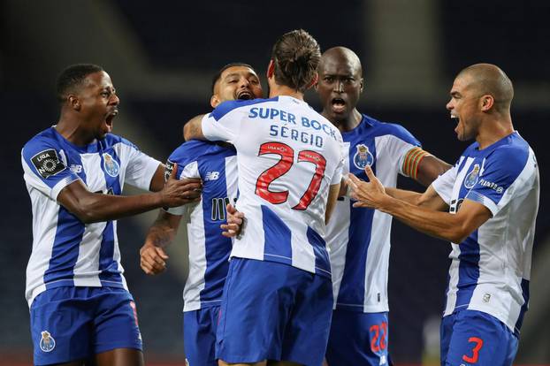 Primeira Liga - FC Porto v Maritimo