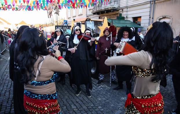 Samobor: Povorka mjesnih odbora i alegorijskih kola na Fašniku