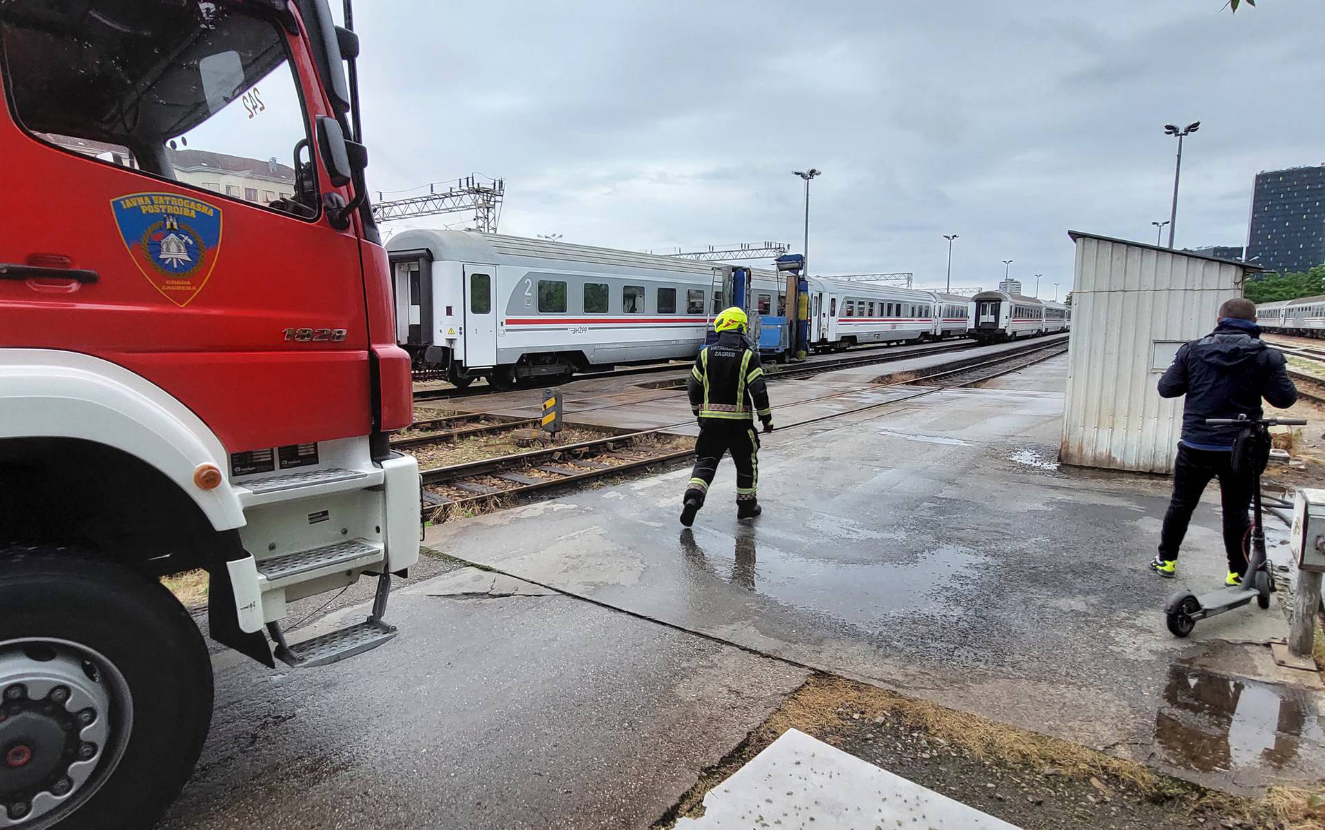 Zagreb: Gori nekoliko vagona na Glavnom kolodvoru