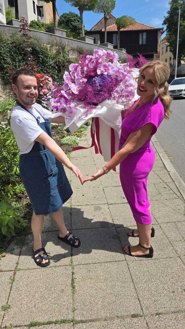 FOTO Iva Todorić je među cvijećem pronašla sreću: Podijelila fotke svog vrta