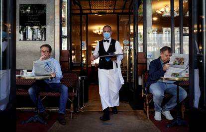 Francuzi zabranili grijane terase kafića: 'To je bacanje energije'