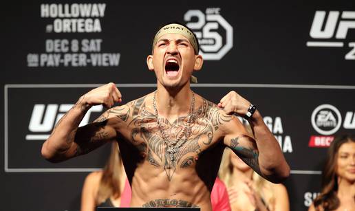 Max Holloway je razbio Ortegu s 450 udaraca i obranio naslov