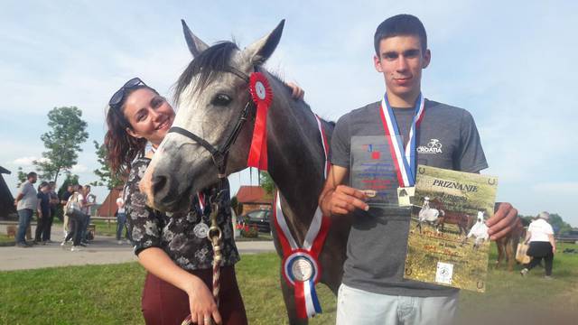 Ljubav u sedlu: Mene i Denisse spojila je ljubav prema konjima