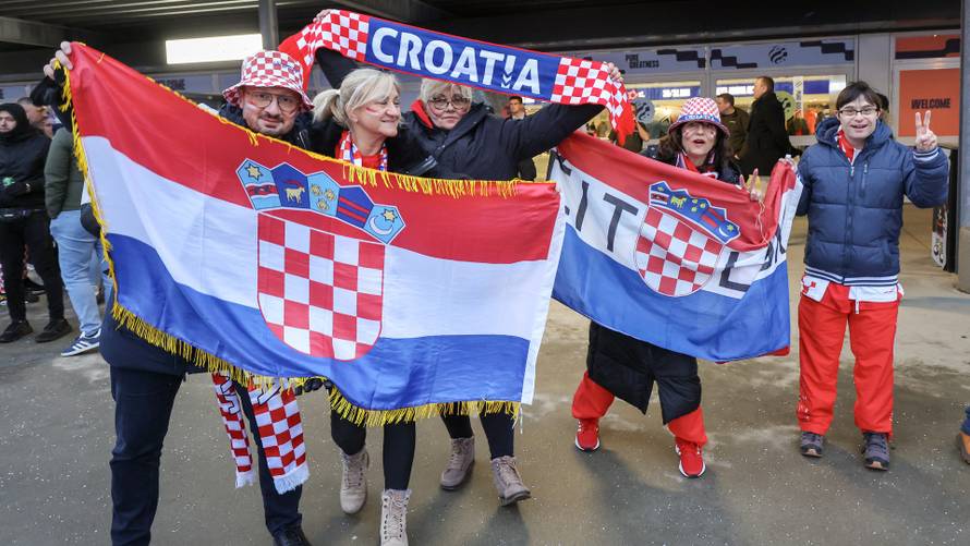 Herning: Navijači očekuju početak utakmice Hrvatska i Njemačka u polufinalu EHF Europskog prvenstva