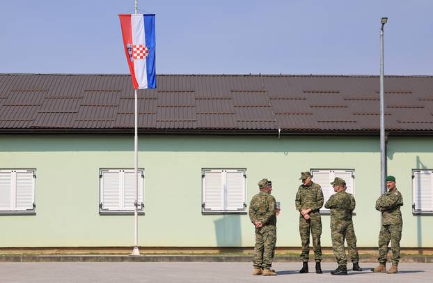 Ministar Anušić i general Kundid na prvom danu TVO-a na Slunju