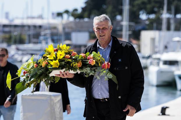 Split: Položen vijenac na ploču preminulog košarkaša i olimpijca Petra Skansija