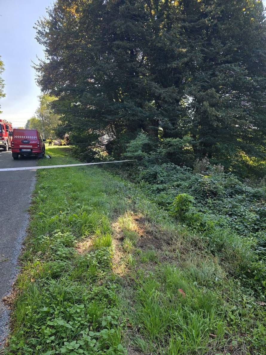 FOTO Tragedija u Ivanić-Gradu: Autom se zabio u kuću i izgorio