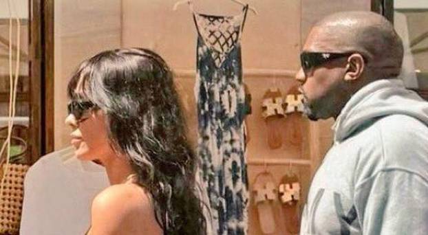 FOTO Bianca i Kanye opet su sve šokirali: Došli u Španjolsku, a ona je šetala okolo polugola!
