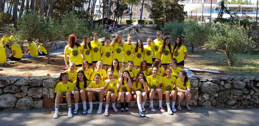 Balić i Metličić na Hvaru djecu uče rukometu: Od njih sve kreće