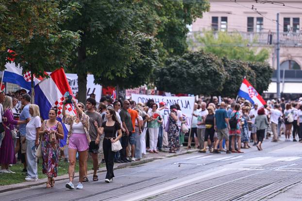 Zagreb: Okupljanje prosvjednika Hodaj za Liku, hodaj za Hrvatsku