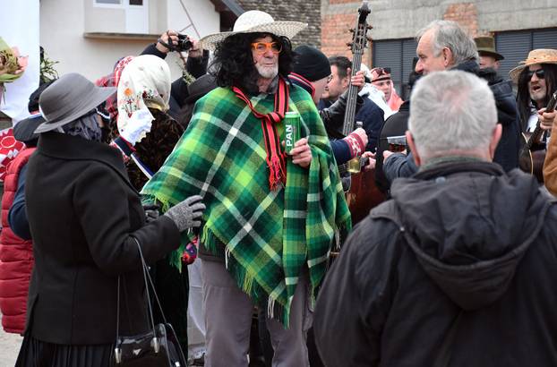 Donja Bebrina: Urnebesni pokladni utorak u Donjoj Bebrini