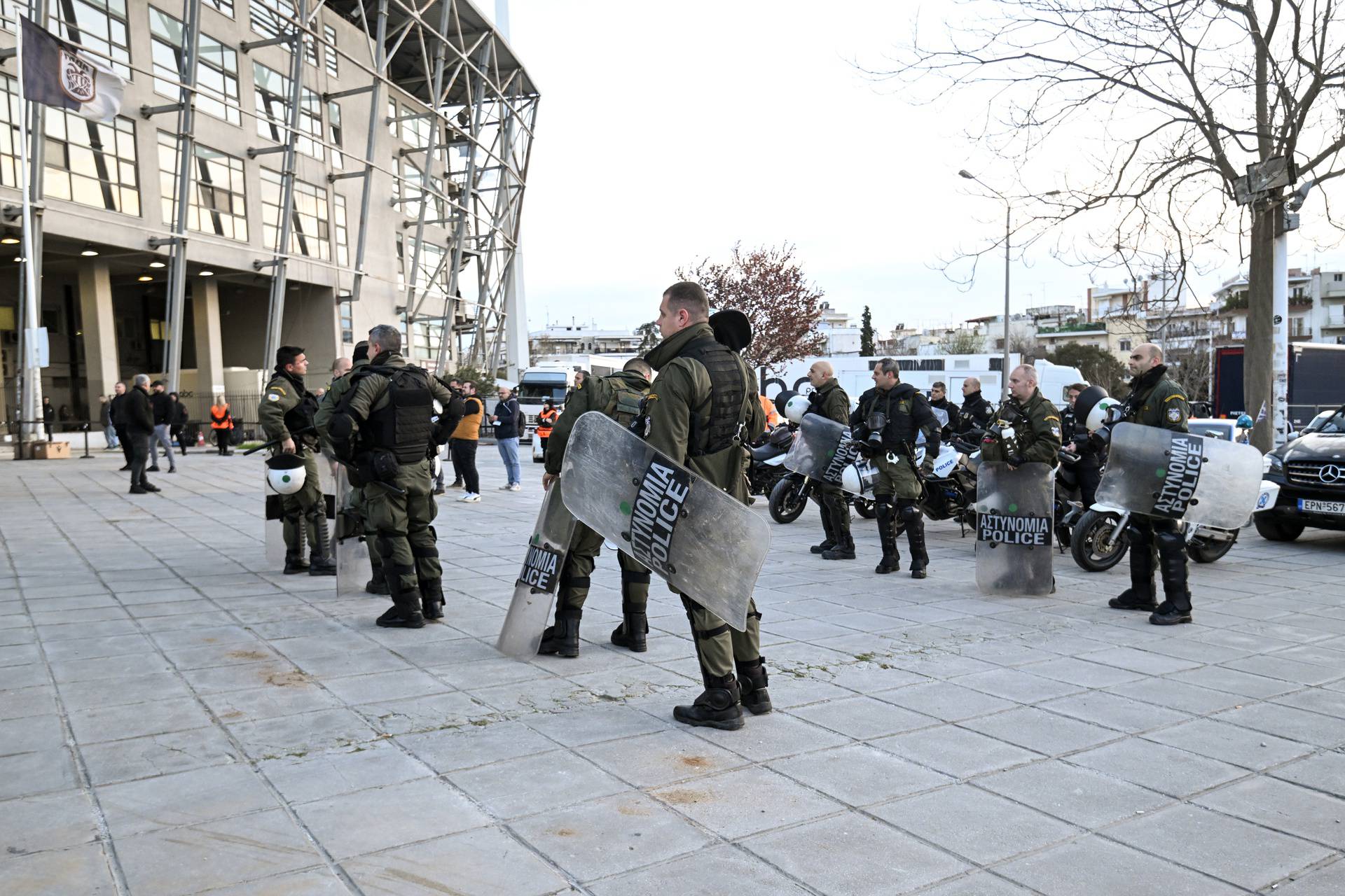 Solun: Policija ispred stadiona uoči početka utakmice PAOK i Dinamo u 1/8 finala UEFA Konferencijske lige