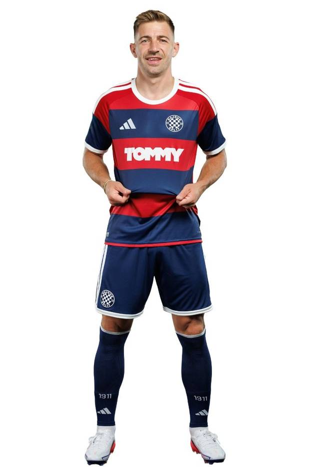 FOTO Hajduk predstavio novi gostujući dres. Navijači složni: 'Sad izgledamo kao Bayern...'