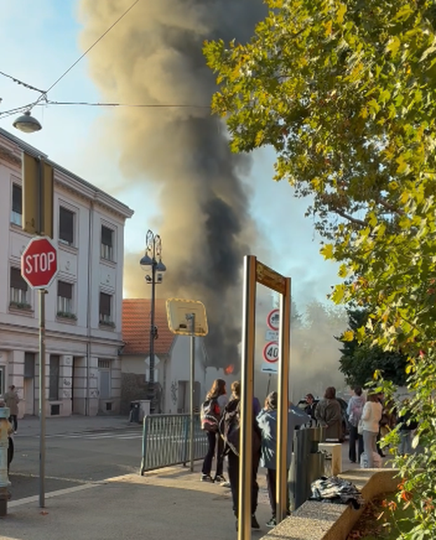 FOTO Dramatični prizori iz Zagreba: Zapalila se kuća kod Kaptola, nebom se širi gusti dim