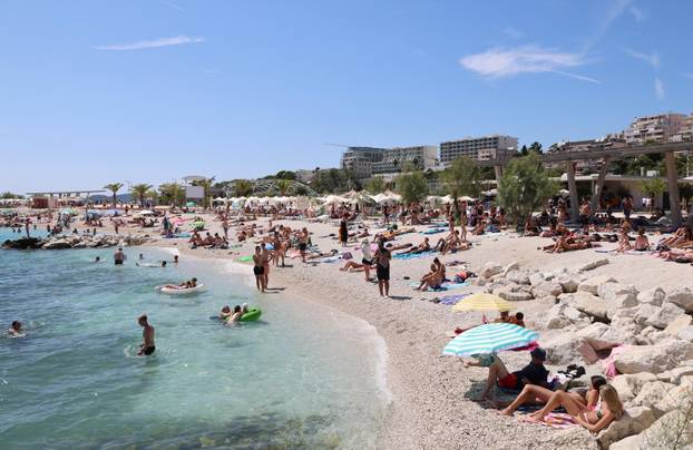 Splićani i turisti osvježenje potražili na Žnjanu