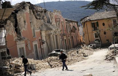 Zatvorili britanski konzulat u Rimu jer očekuju jak potres?