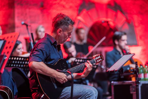 Vela Luka:  Koncert Nine Bardić i Acustic benda povodom manifestacije Trag u Beskraju