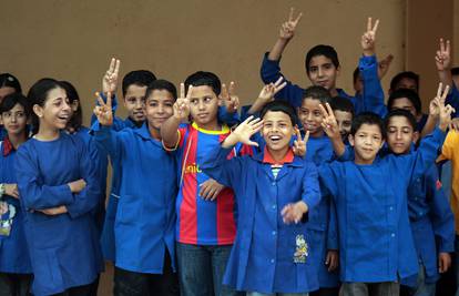 Djeca u Bengaziju krenula u školu, Gadafijev sin pobjegao