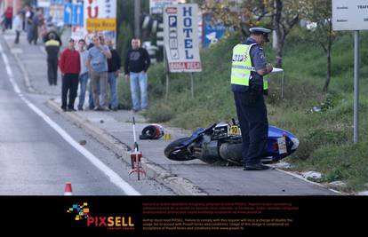 U sudaru auta i motocikla kod Karlovca poginuo motociklist 