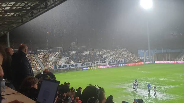 FOTO Nezapamćeni potop na Rujevici! Pogledajte zašto se utakmica nije mogla završiti