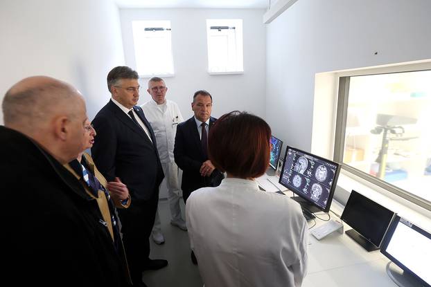 Zagreb: Andrej Plenković obišao je gradilište Klinike za infektivne bolesti dr. Fran Mihaljević