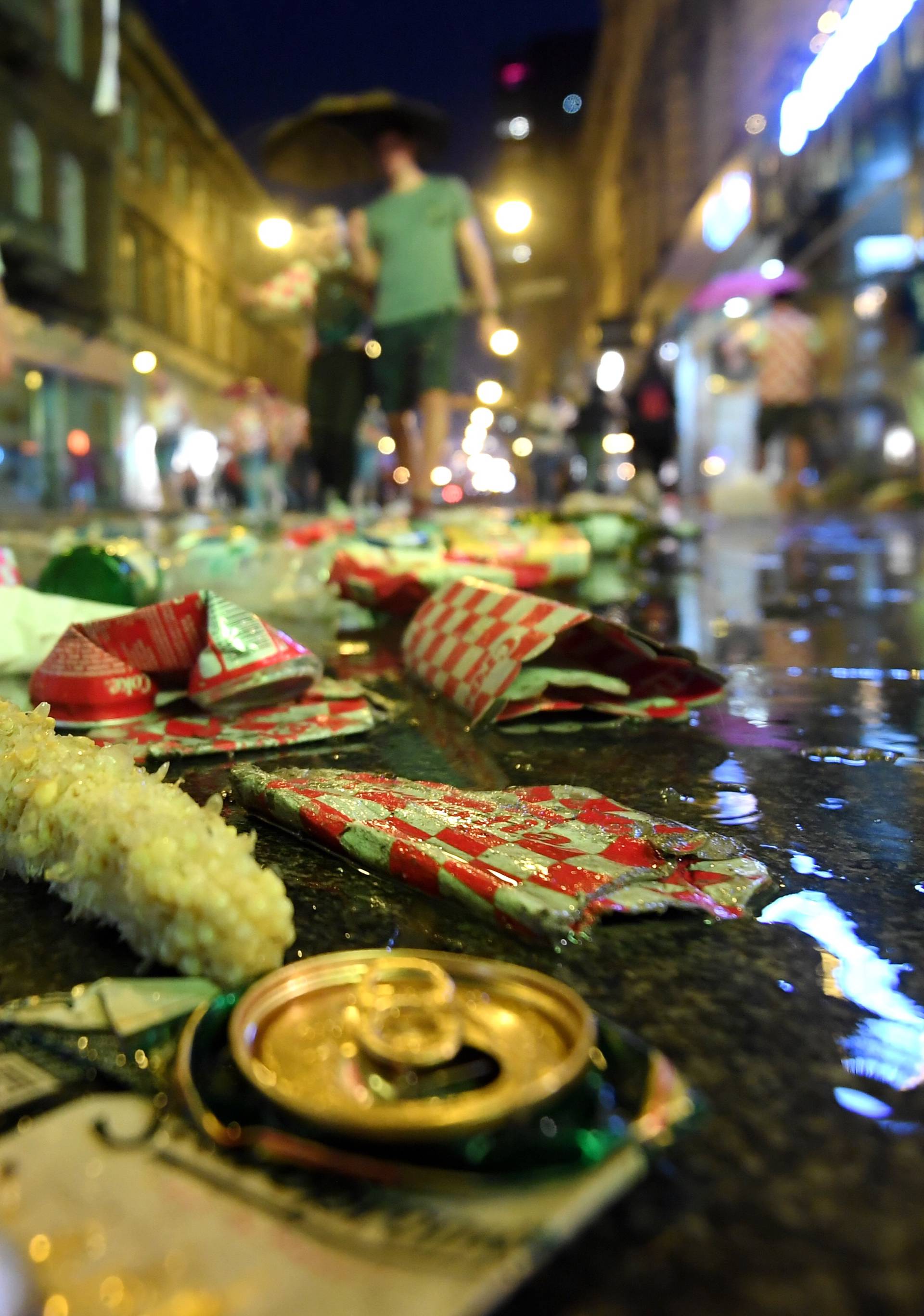 Zagreb: Nakon doÄeka, navijaÄi smeÄe ostavili po ulicama grada