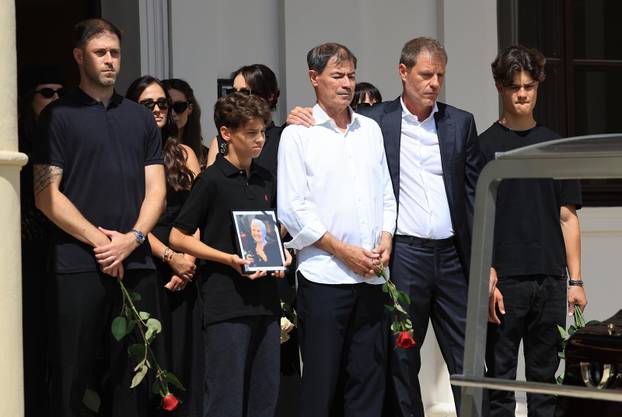 Zagreb: Posljednji ispraćaj Luce Mamić, majke Stojana, Zdravka i Zorana Mamića