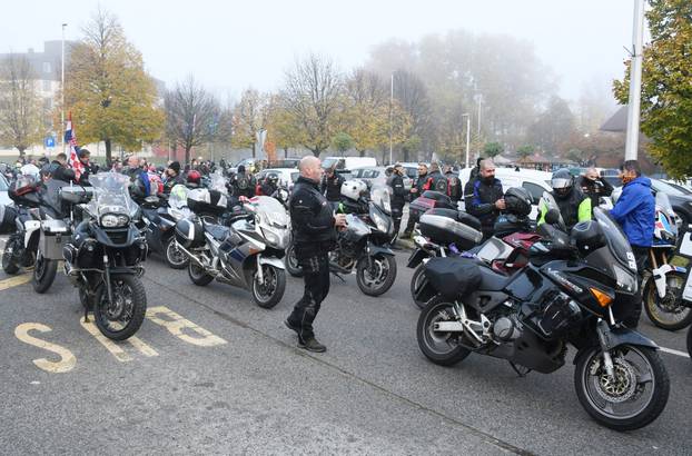 Sisak: Motoristi odali počast poginulim braniteljima