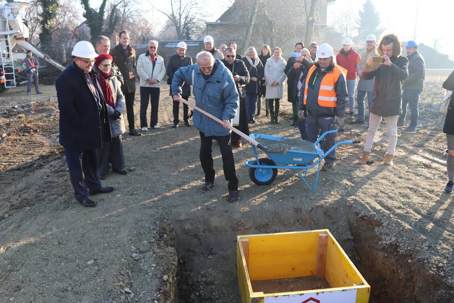 FOTO Počinje izgradnja Centra za starije u Slavonskom Brodu
