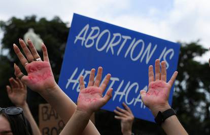 Njemačka će zabranit moljenje ispred klinika za pobačaje?