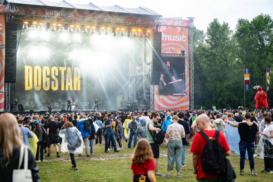 Zagreb: Keanu Reeves sa svojom grupom Dogstar nastupio na INmusic festivalu