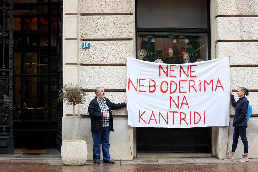 Rijeka: Prosvjed "Stop neboderima na Kantridi" uoči sjednice Gradskog vijeća