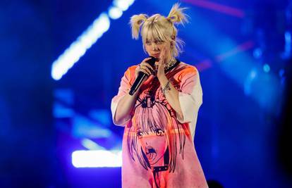 Billie Eilish prekinula koncert: 'Hej! Ne gurajte se više, neću pjevati dok cura ne bude dobro'